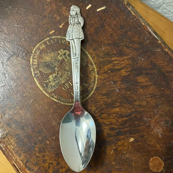 Collectible Set of Dionne Quintuplets Spoons - Picture 7 of 14